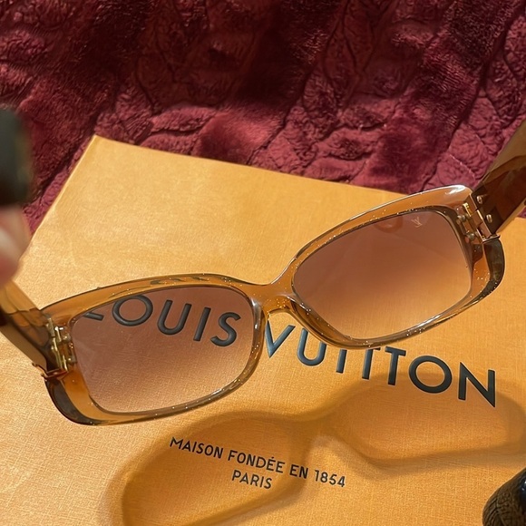 Louis Vuitton Ladies Sunglasses main image 6